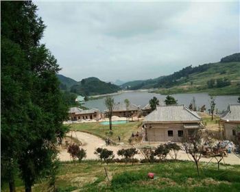 貴州六盤(pán)水國(guó)學(xué)館農(nóng)耕園采用成都仿夯土涂料